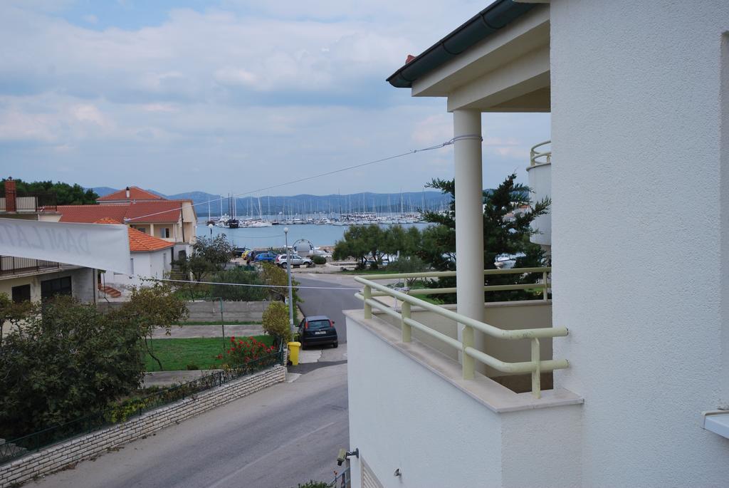Nautica Apartments Betina  Extérieur photo