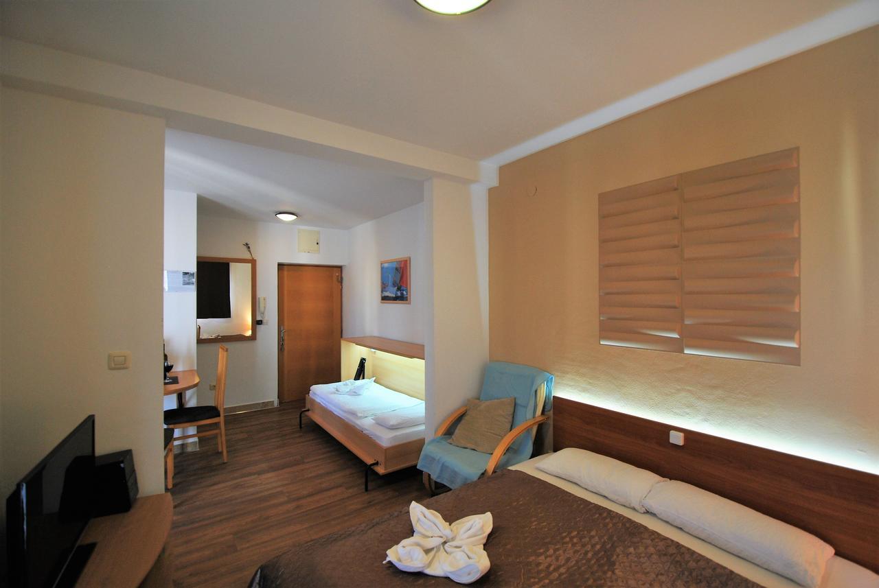 Nautica Apartments Betina  Extérieur photo