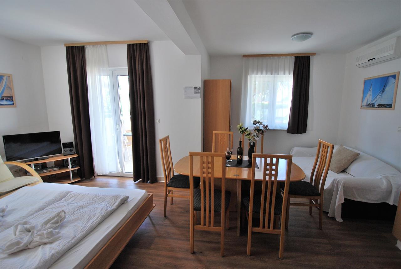 Nautica Apartments Betina  Extérieur photo