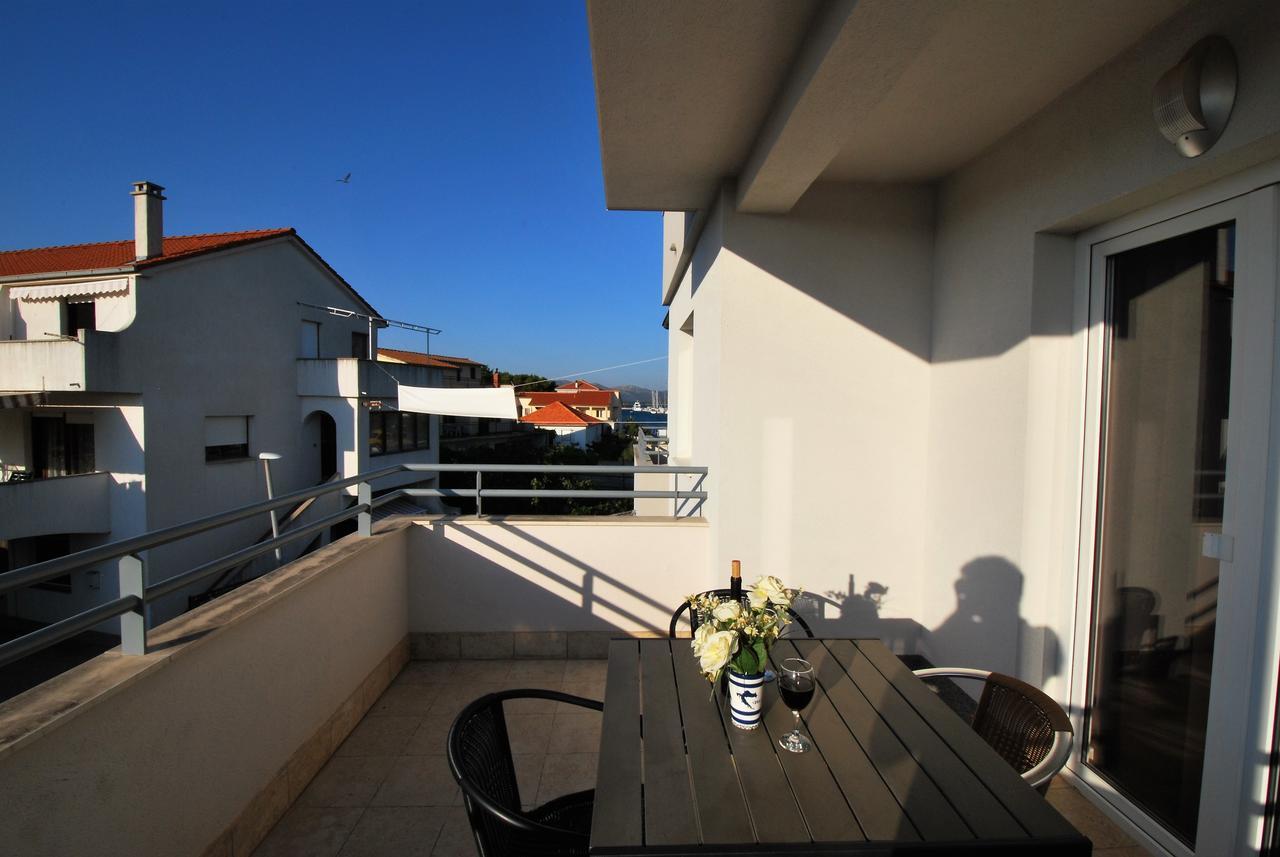 Nautica Apartments Betina  Extérieur photo