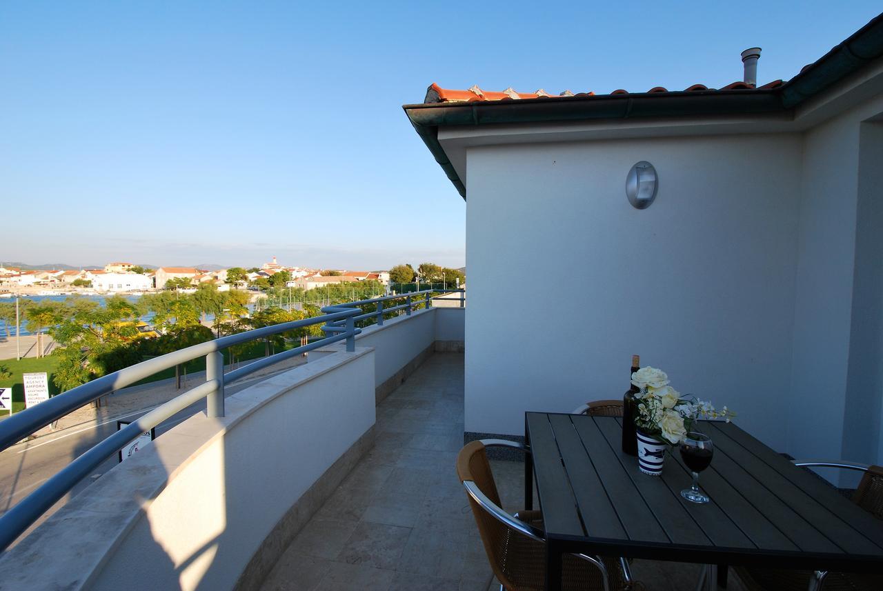 Nautica Apartments Betina  Extérieur photo