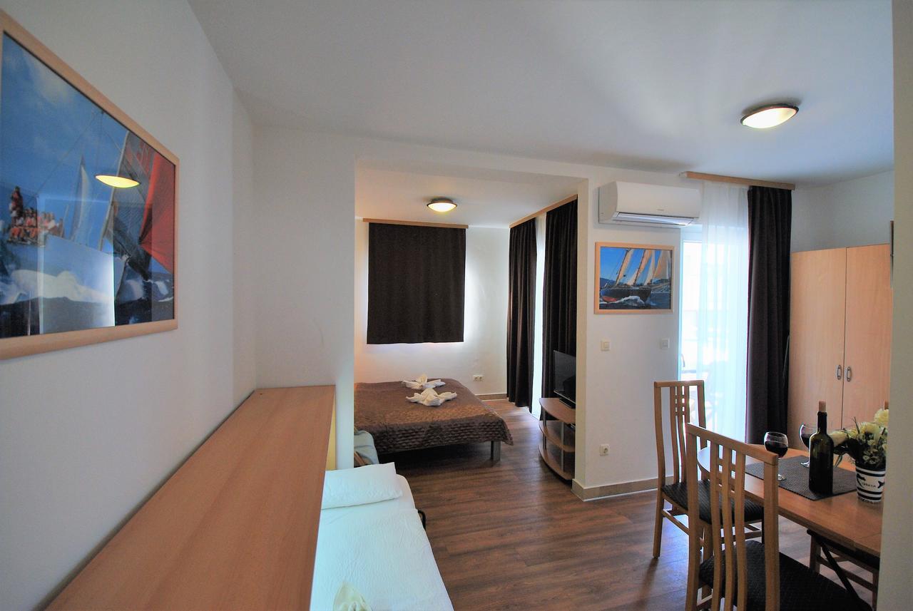 Nautica Apartments Betina  Extérieur photo