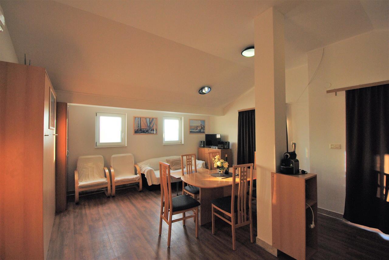 Nautica Apartments Betina  Extérieur photo