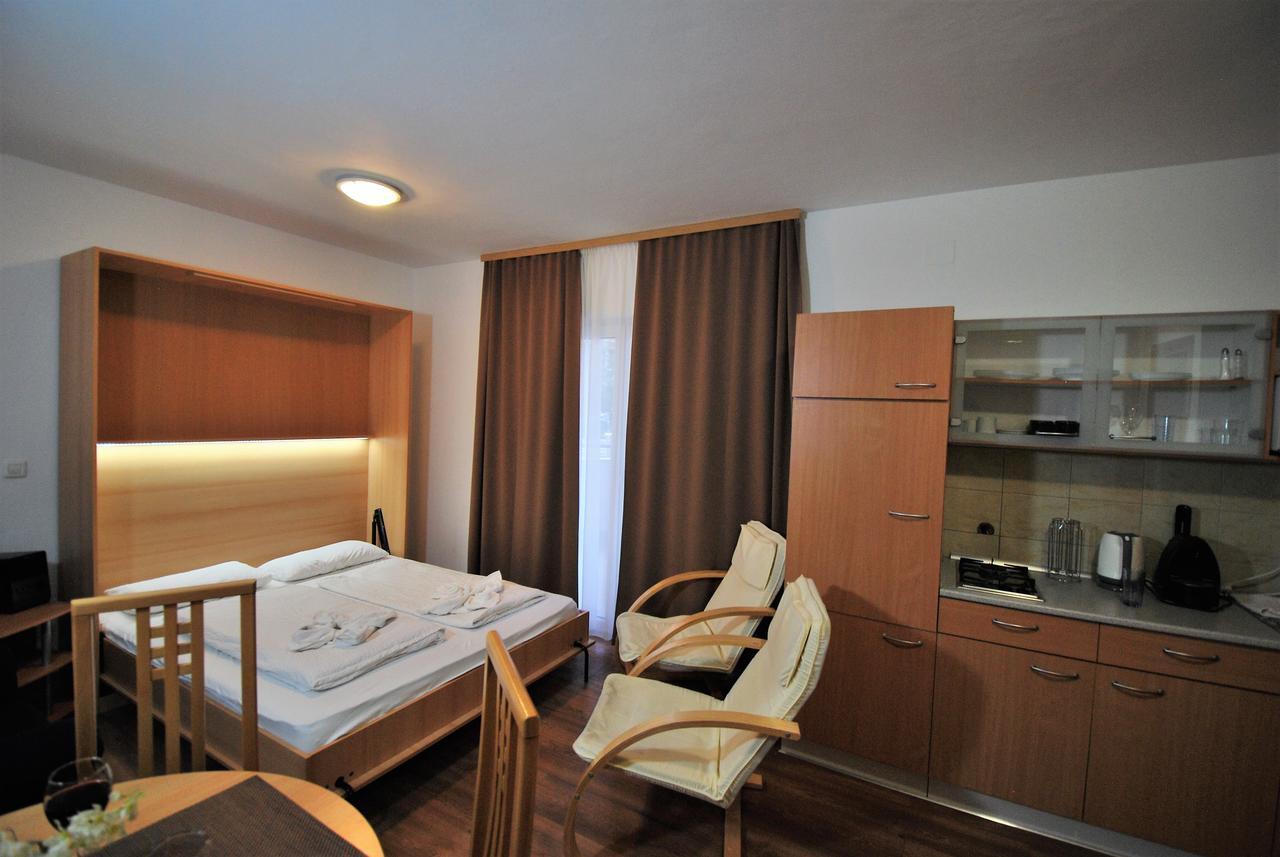 Nautica Apartments Betina  Extérieur photo
