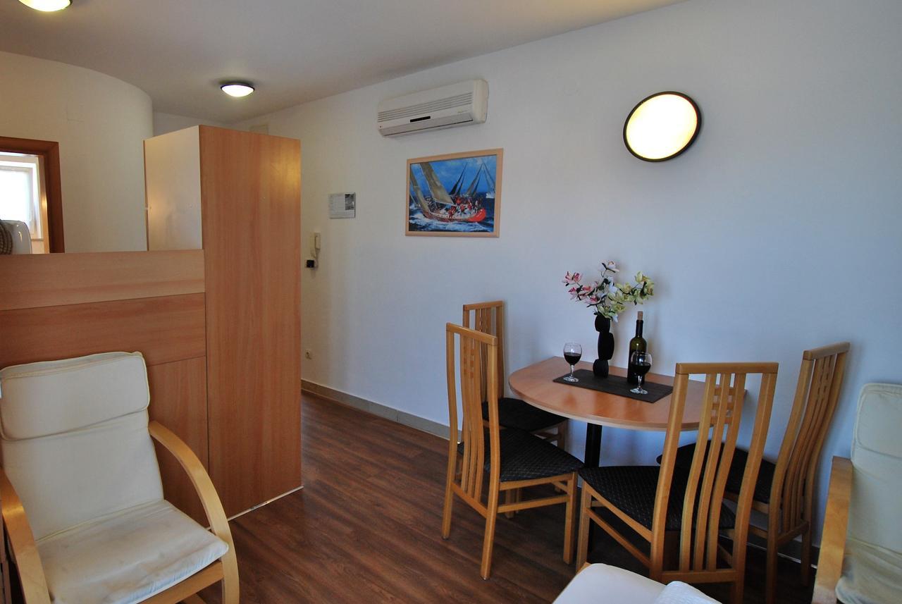 Nautica Apartments Betina  Extérieur photo