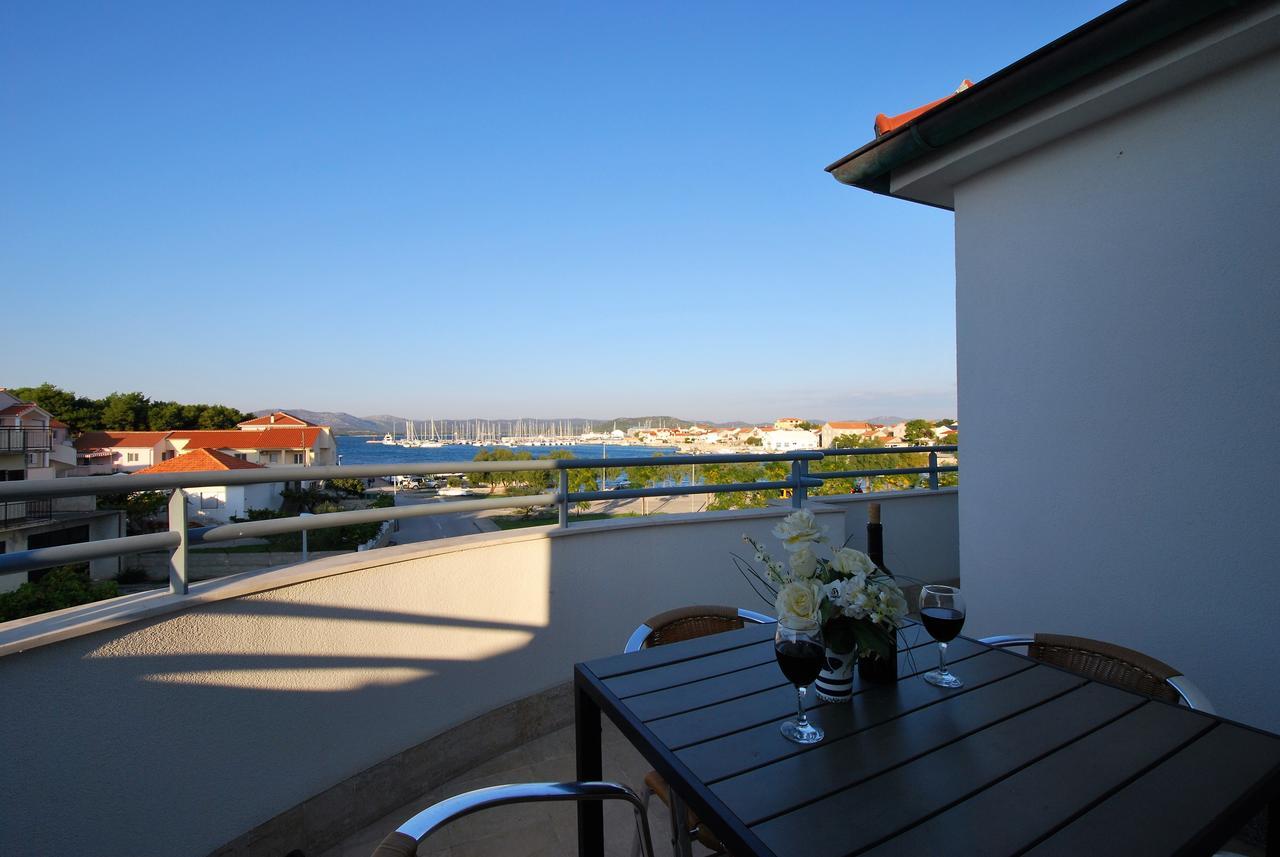 Nautica Apartments Betina  Extérieur photo