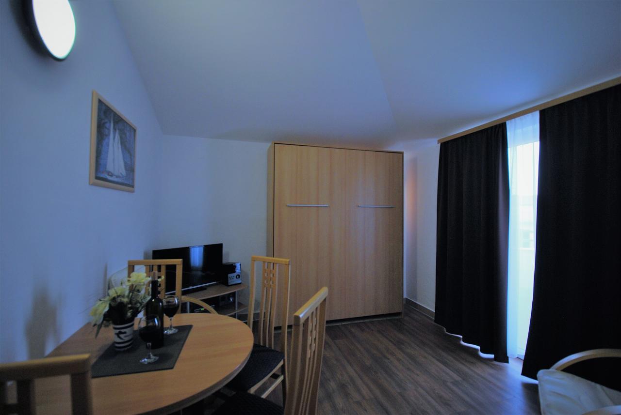Nautica Apartments Betina  Extérieur photo