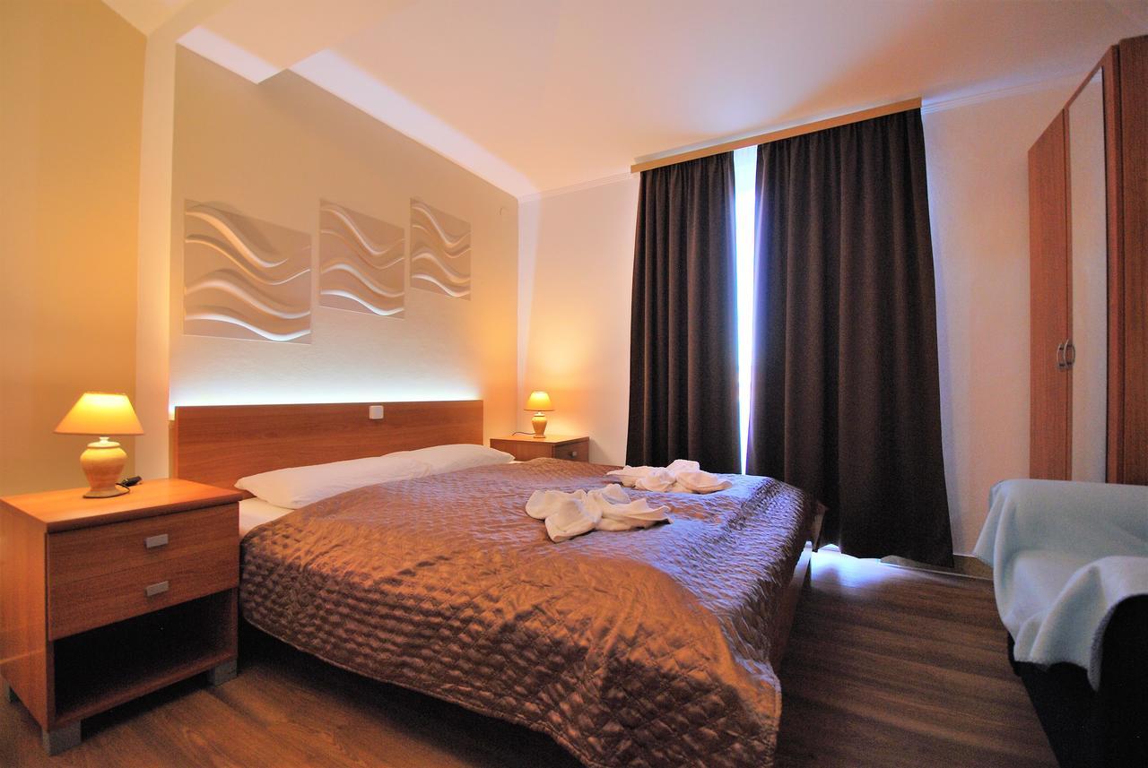 Nautica Apartments Betina  Extérieur photo