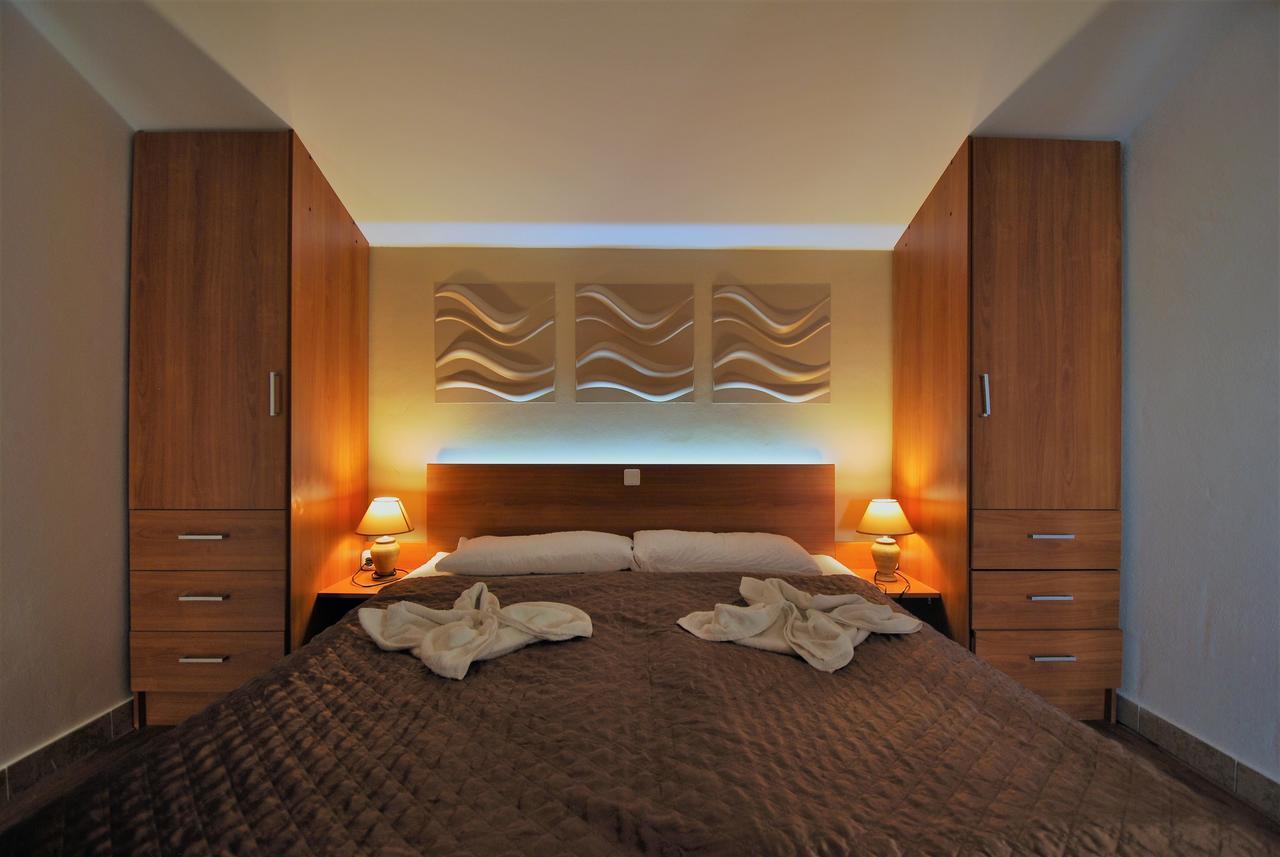Nautica Apartments Betina  Extérieur photo