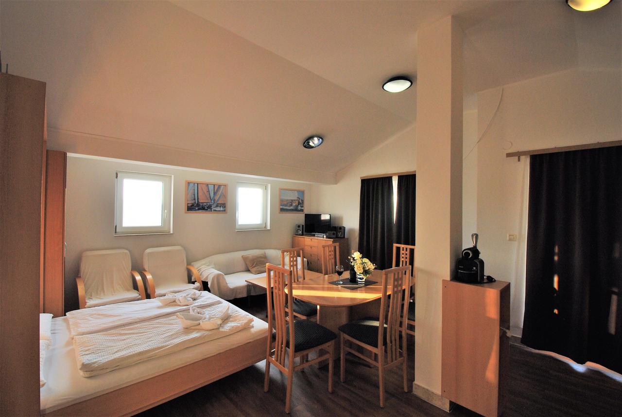 Nautica Apartments Betina  Extérieur photo
