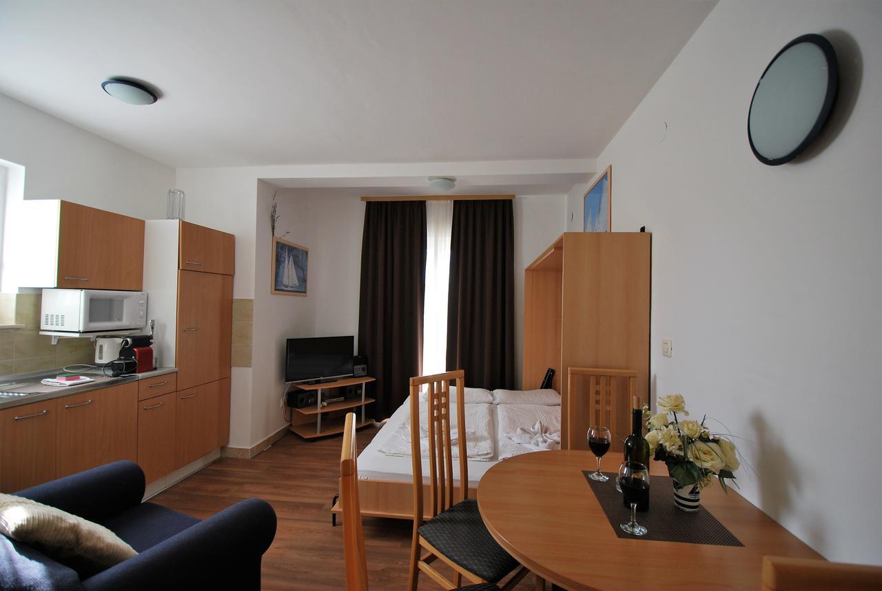 Nautica Apartments Betina  Extérieur photo