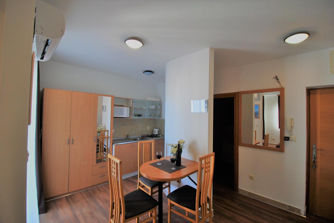 Nautica Apartments Betina  Extérieur photo
