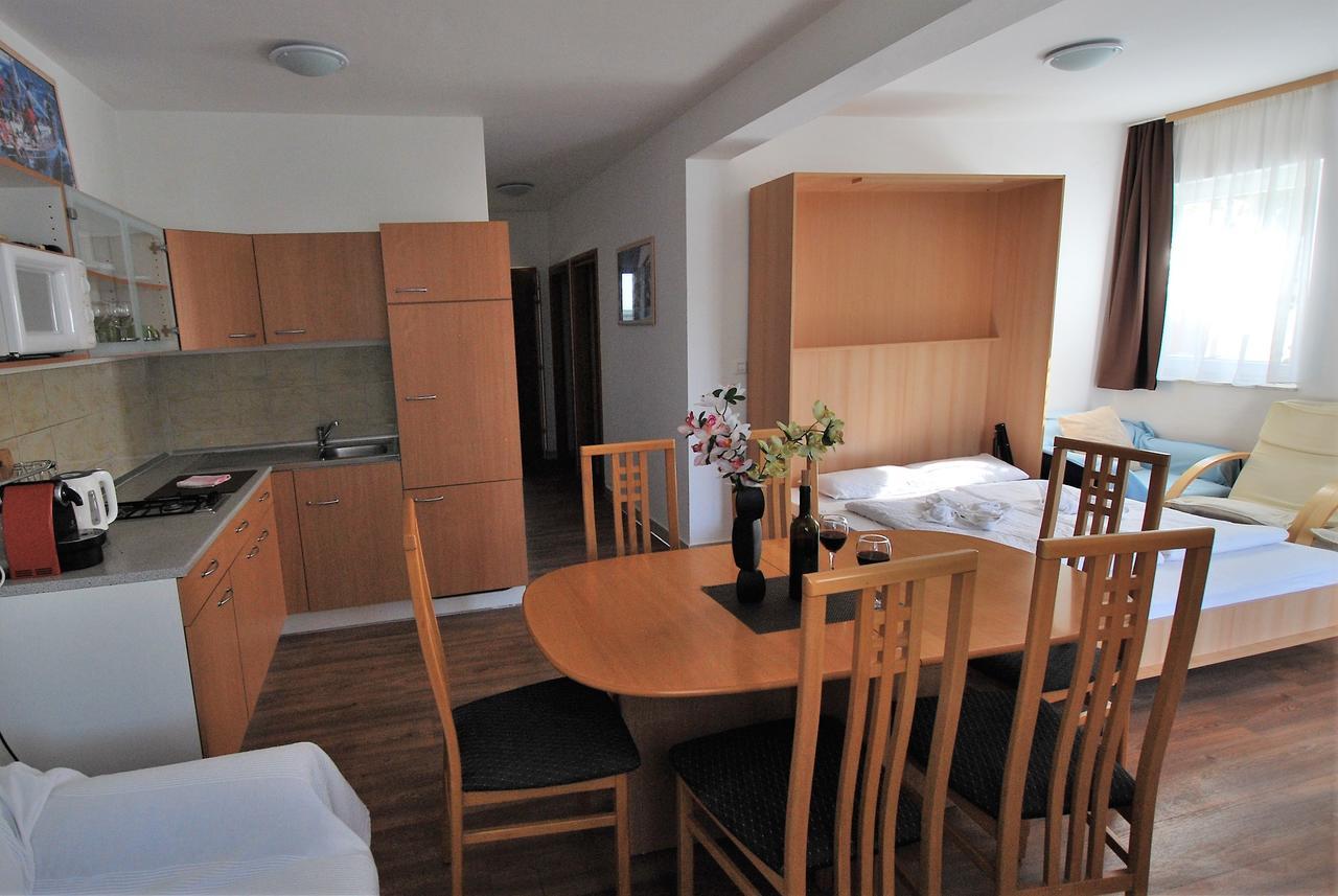 Nautica Apartments Betina  Extérieur photo