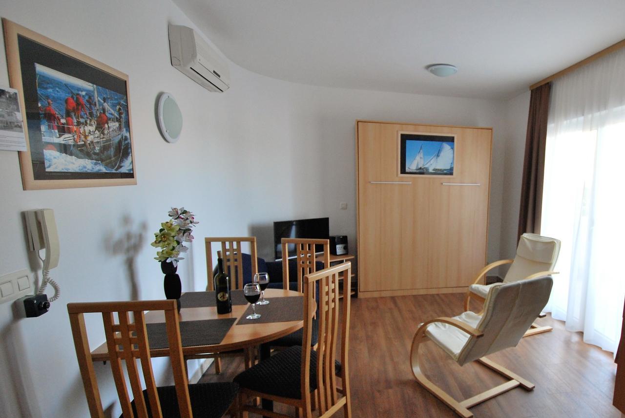 Nautica Apartments Betina  Extérieur photo
