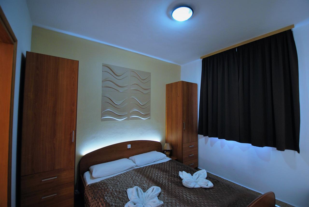 Nautica Apartments Betina  Extérieur photo