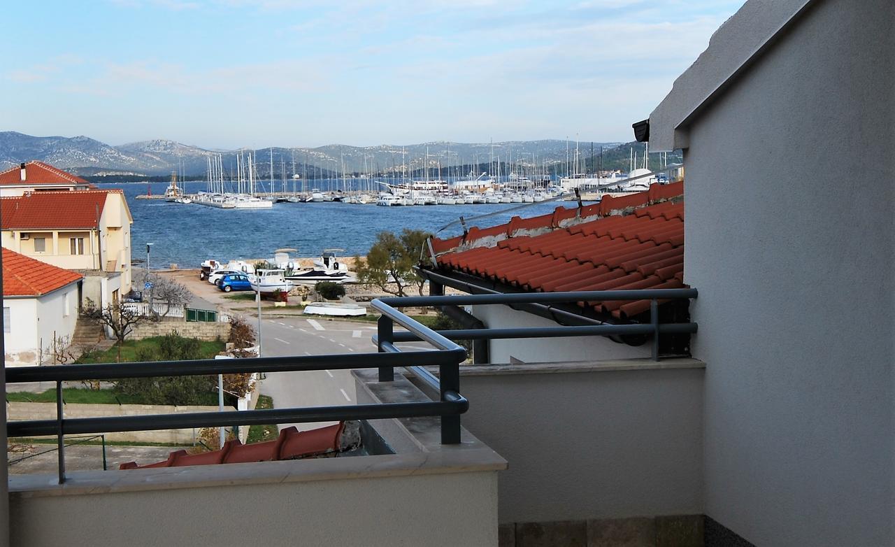Nautica Apartments Betina  Extérieur photo