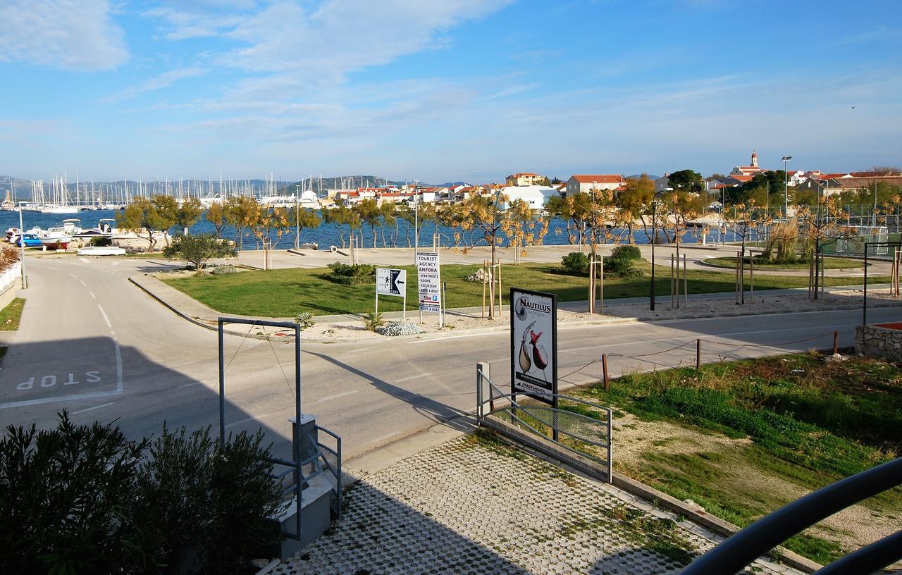 Nautica Apartments Betina  Extérieur photo